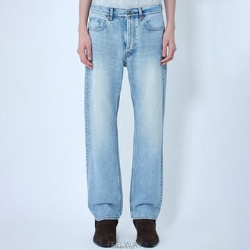 26 FW 생로랑 로고 디테일 레더 패치 루즈 스트레이트 데님 진 795478 Y35AQ 5107