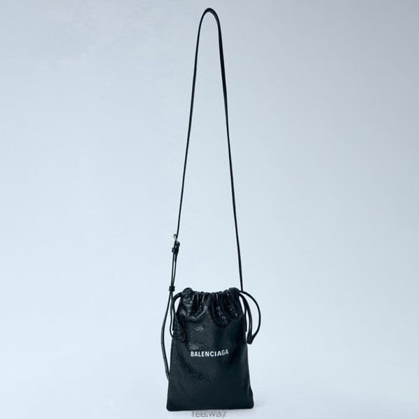 26 FW 발렌시아가 Shopper 드로우스트링 폰홀더 크로스백 블랙 852930 2ABH6 1090