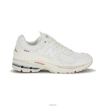 뉴발란스 2002R 패널 N 로고 스니커즈