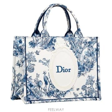 26 FW Book Tote 북토트 미디움 메달리온 로고 보스트 탑핸들 블루멀틱 토트백