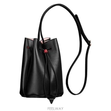 26 FW Petit Trefle 쁘띠 트레플 미니 드로스트링 클로저 탭 버킷백 블랙