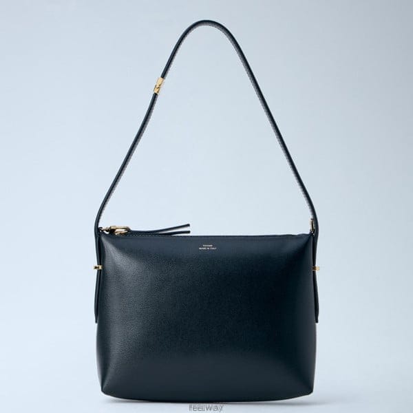 26 FW 토템 Bevel 로고 프린트 탑지퍼 레더 베벨 숄더백 블랙 253 WAL0090 LE0025 001