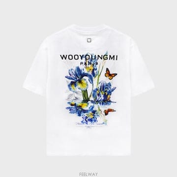 [우영미] 26SS 플라워 백로고 코튼 반팔티셔츠 화이트 남성 티셔츠 W261TS06701W / TR