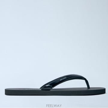 26 FW 프라다 로고 프린트 레더 플립플랍 샌들 블랙 2Y3162 055 F0002