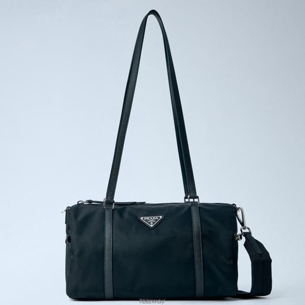 26 FW 프라다 Bauletto 로고 패치 리 나일론 레더 더플백 1BB154 R064 F0632