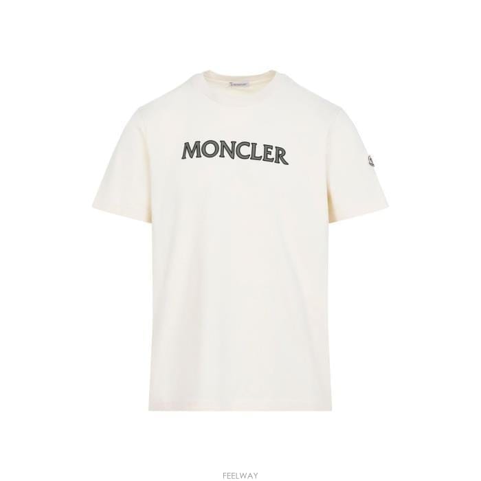 26 FW 몽클레어 로고 디테일 크루넥 티셔츠 060 L10918C0007589B8U