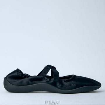 26 FW 발렌시아가 Shibuya 시부야 발레리나 플랫 블랙 853993 W2H8L 1010