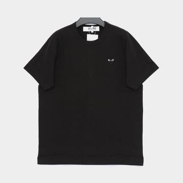 꼼데가르송 블랙 스몰 하트 패치로고 반팔 공용 티셔츠 AX T064 051 1