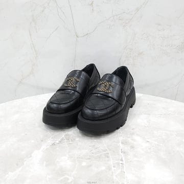 CHANEL [������] (����ǰ) 36.5 / ���� 25SS CC�ΰ� Ŭ���� ���� ���� G45921[������] (����ǰ) 36.5 / ���� 25SS CC�ΰ� Ŭ���� ���� 