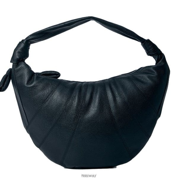 26 FW 스몰 포춘 크루아상 Fortune Croissant 그레인 레더 토트백 블랙 BG0071 LL0018