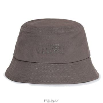 26 FW MM6 메종 마르지엘라 시그니처 넘버 버킷 햇 810 SH0TC0010M35346