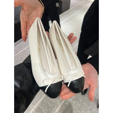 [관,부가세 포함] 샤넬 클래식 발레리나 플랫 화이트&블랙