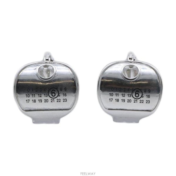 26 FW MM6 메종 마르지엘라 로고 귀걸이 이어링 952 SM6VG0112P7105