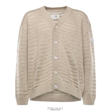 26 FW MM6 메종 마르지엘라 브이넥 니트 가디건 베이지 106 SH0HP0011M13208