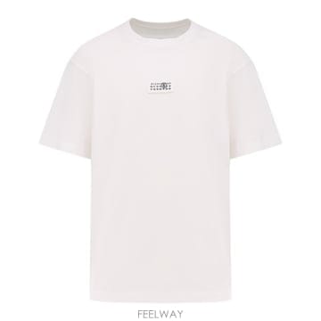 26 FW MM6 메종 마르지엘라 체스트 로고 패치 크루넥 티셔츠 SH0GC0032S24312