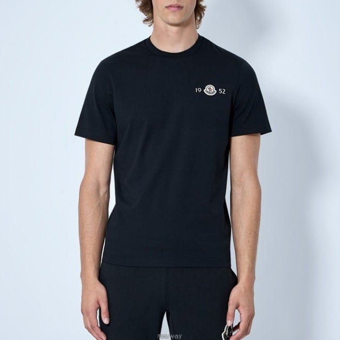 26 FW 몽클레어 로고 패치 1952 코튼 숏슬리브 티셔츠 BLK L2091 8C00052 8790F 999
