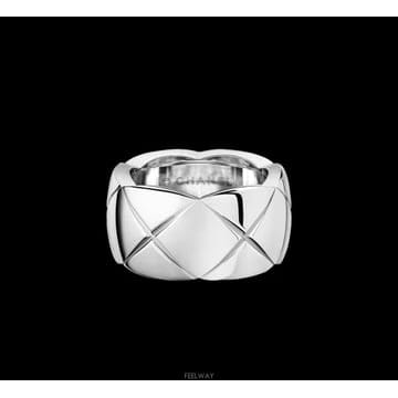 CHANEL ���� *ALA* ���� Coco Crush �� 18K ȭ��Ʈ ���� �̷���� ���� ��Ƽ�� ��, ���� �𵨴��� *ALA* ���� Coco Crush �� 18K ȭ��Ʈ ���� �̷��