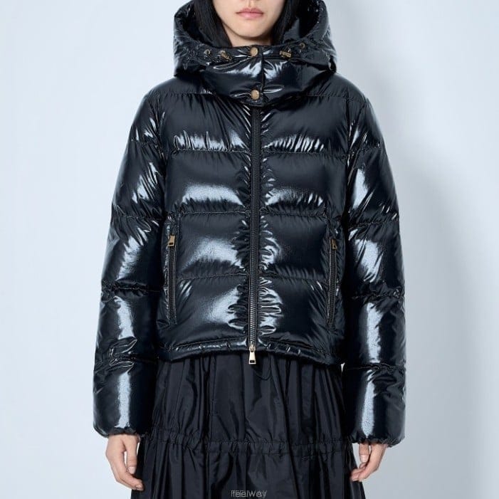 26 FW 몽클레어 글로시 퀼트 푸퍼 후드 숏 자켓 블랙 L2093 1A00031 597EU 999