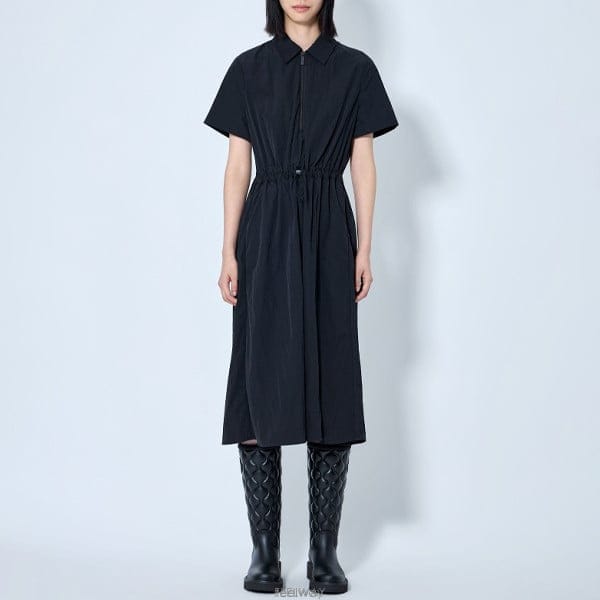 26 FW 몽클레어 하프집업 칼라 숏슬리브 미디 드레스 L2093 2G00010 5986F 999