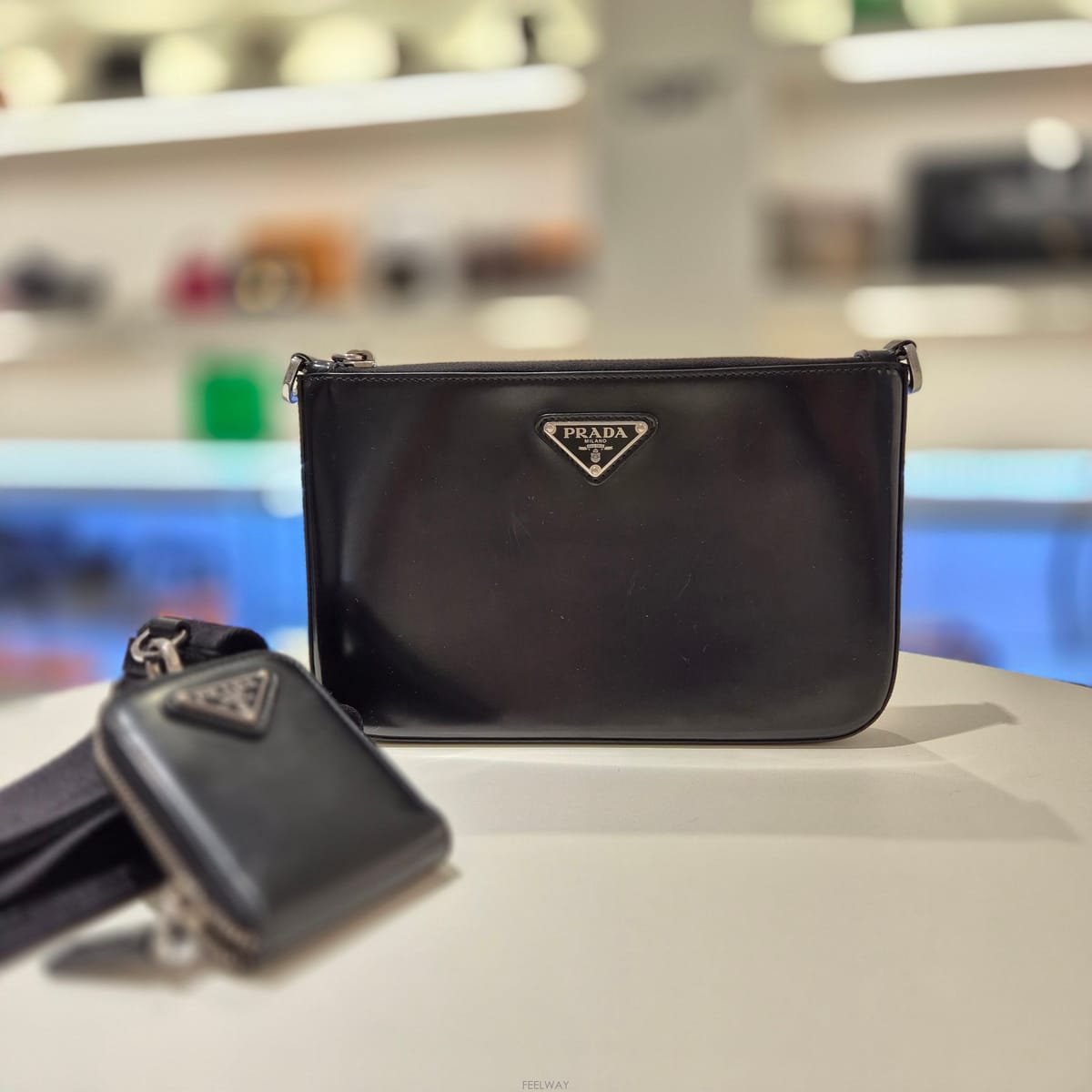 PRADA ����� �귯�õ� ���� �Ŀ�ġ ũ�ν��� ��������� �귯�õ� ���� �Ŀ�ġ ũ�ν��� ����