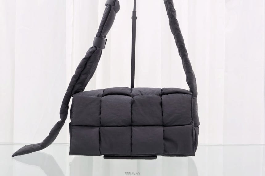 Bottega Veneta ���װ�����Ÿ �е� ��ũ ī��Ʈ ��� ũ�ν��� 628951���װ�����Ÿ �е� ��ũ ī��Ʈ ��� ũ�ν��� 628951