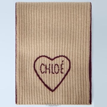 26 FW 끌로에 Encoeur 하트 로고 디테일 니트 머플러 CH26AKS03WCS218