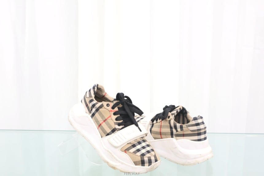 Burberry ������ ��Ƽ�� üũ ����Ŀ�� �ȭ������ ��Ƽ�� üũ ����Ŀ�� �ȭ