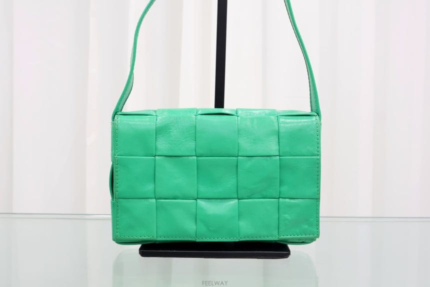Bottega Veneta ���װ�����Ÿ ���� ī��Ʈ �ٵ� ũ�ν��� 717587VCQ713724���װ�����Ÿ ���� ī��Ʈ �ٵ� ũ�ν��� 717587VCQ713724