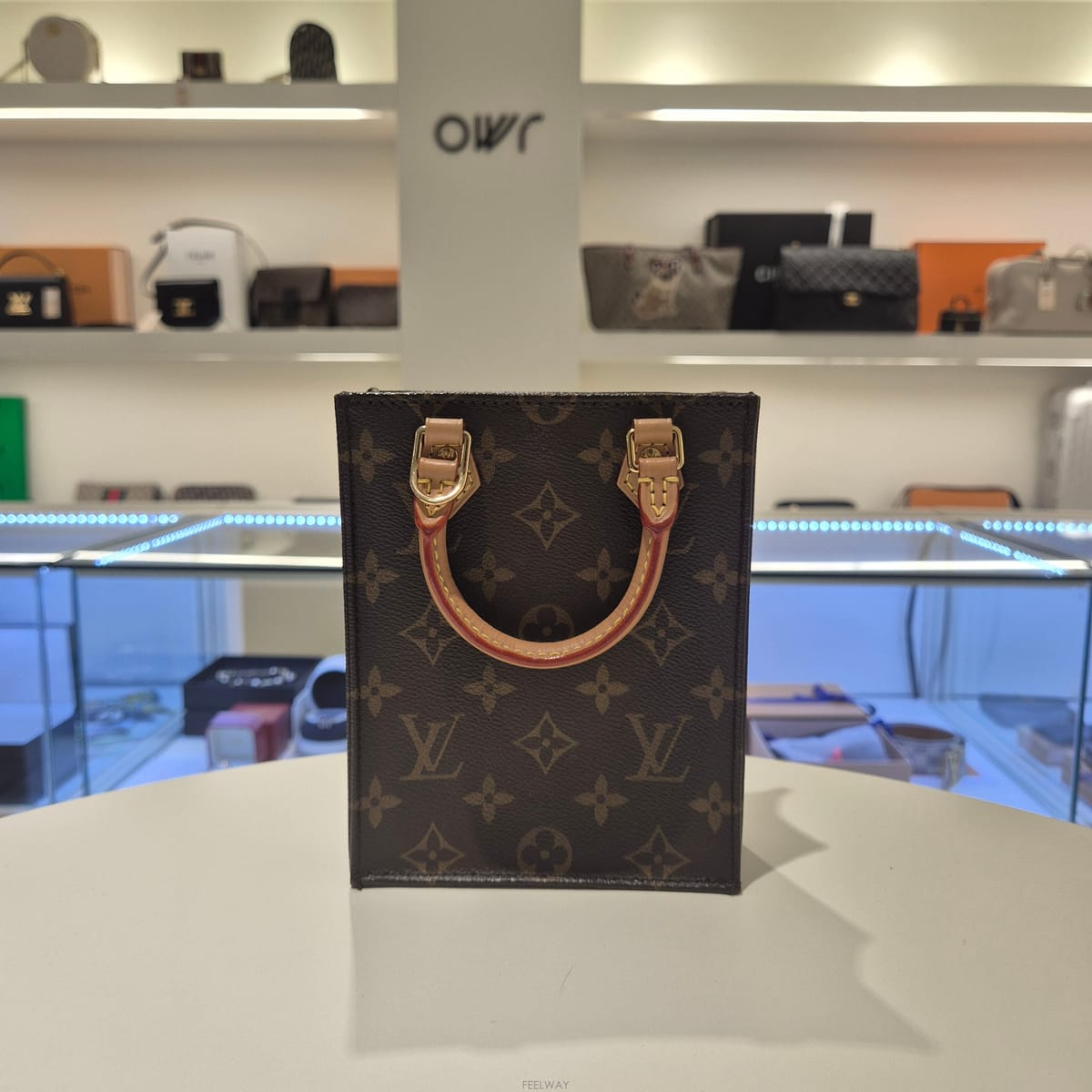 Louis Vuitton ���̺��� �ڶ� �� �ö� ���׷� ũ�ν��� ������̺��� �ڶ� �� �ö� ���׷� ũ�ν��� ����