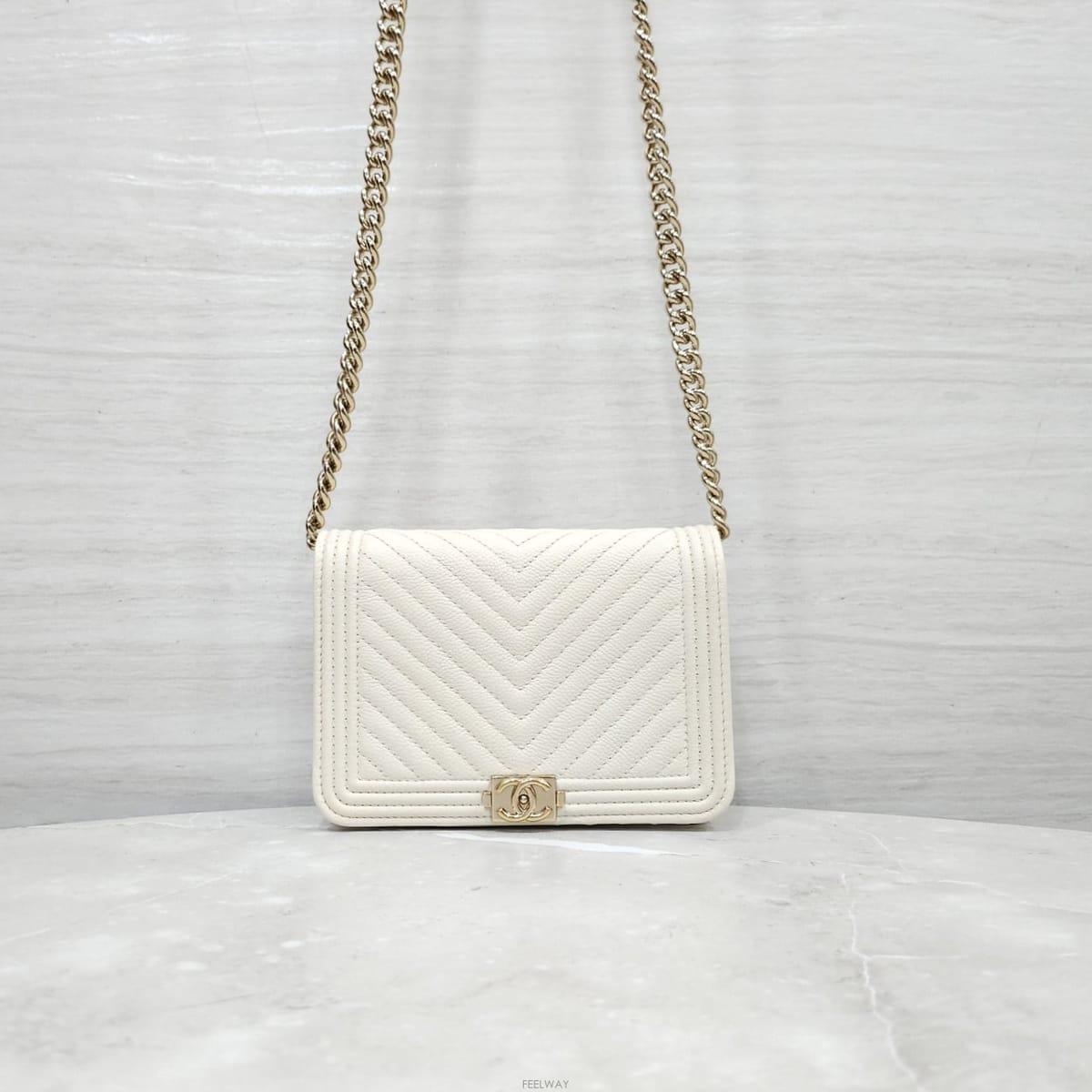 CHANEL 보이샤넬 쉐브론 WOC 크로스백 화이트