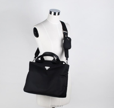PRADA [����ǰ��/Ǯ����] PRADA �����Ϸ� �ﰢ�ΰ� ���� ��Ʈ��[����ǰ��/Ǯ����] PRADA �����Ϸ� �ﰢ�ΰ� ���� ��Ʈ��
