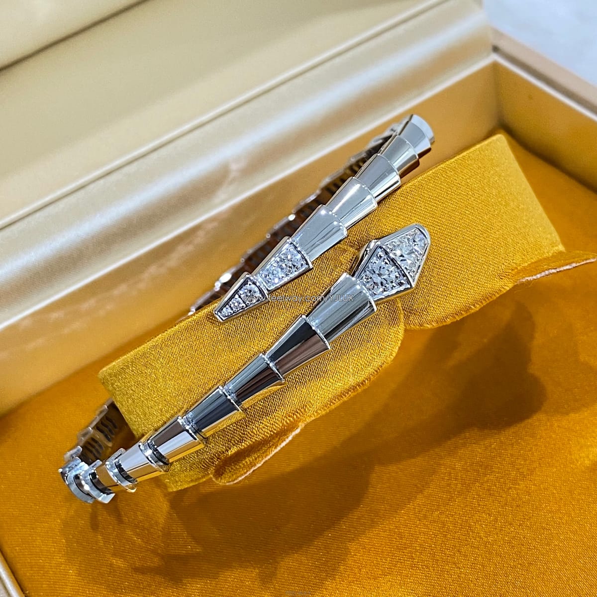 BVLGARI [�̻��] �Ұ��� 16 ������Ƽ ������ ���� ���̾� �ĺ� ȭ��Ʈ��� Y82202[�̻��] �Ұ��� 16 ������Ƽ ������ ���� ���̾� �ĺ� ȭ