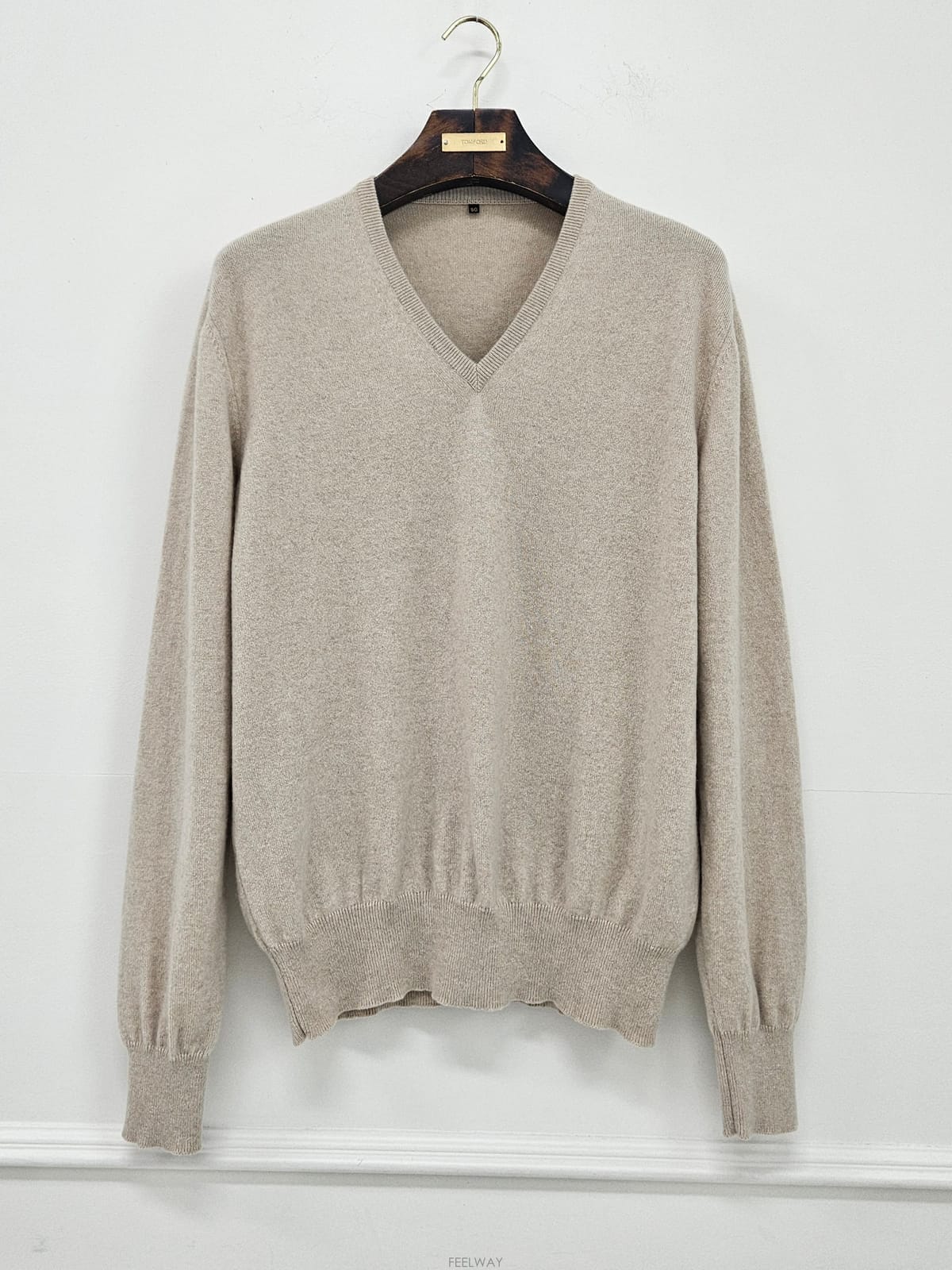 Loro Piana �η��ǾƳ� ���̺� ĳ�ù̾� V�� ��Ʈ�η��ǾƳ� ���̺� ĳ�ù̾� V�� ��Ʈ
