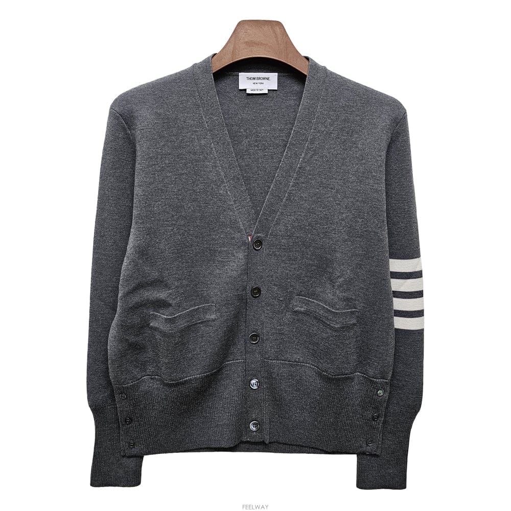 Thom Browne ����� �缱 �ж�뽺Ƽġ �� ����� MKC160A 00014 035����� �缱 �ж�뽺Ƽġ �� ����� MKC160A 00014 035