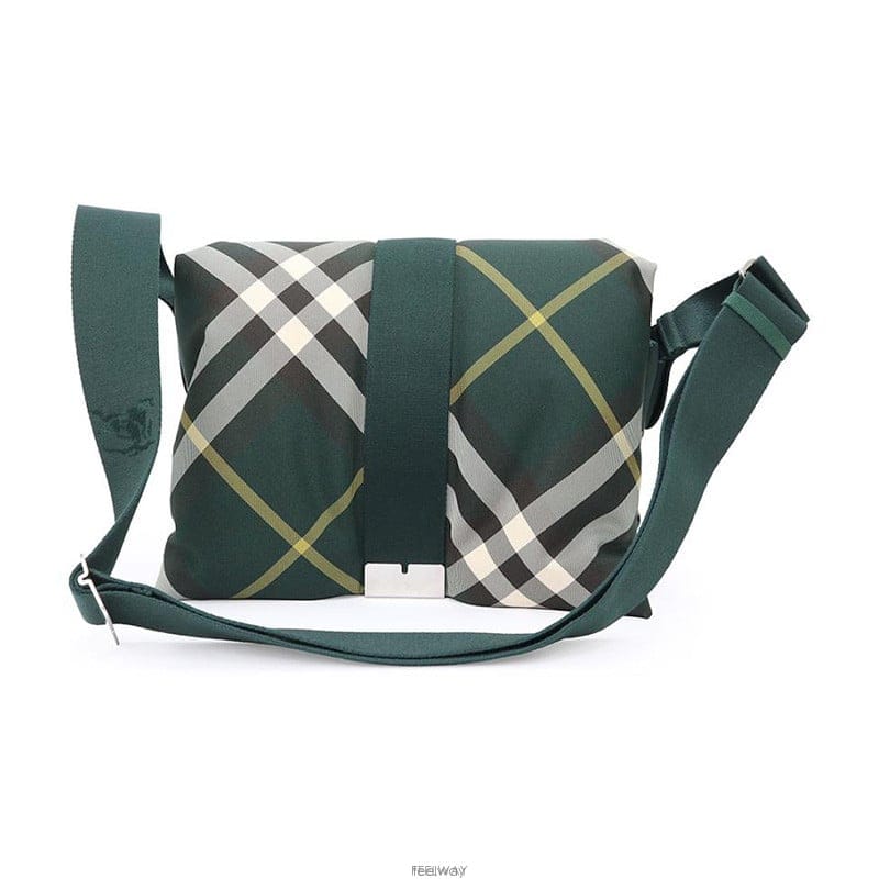 Burberry ������ �ʷο� ũ�ν��� 8083291������ �ʷο� ũ�ν��� 8083291