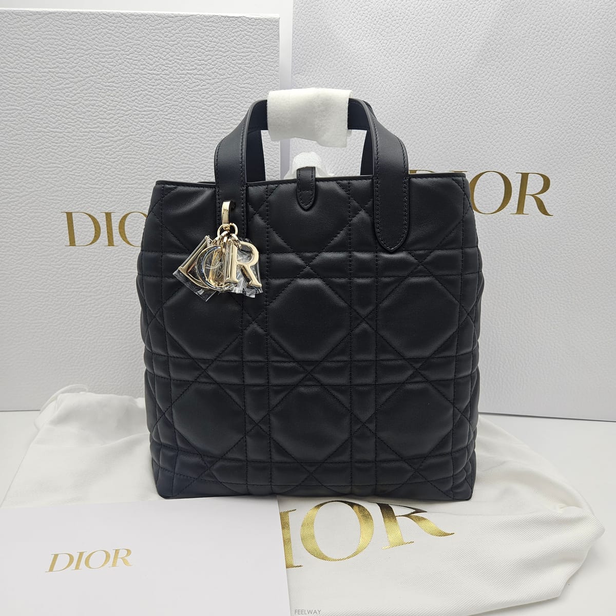 DIOR ��� ������ ���긣 ��Ƽ�� �̵� M2836 ���� ����ǰ��� ������ ���긣 ��Ƽ�� �̵� M2836 ���� ����ǰ