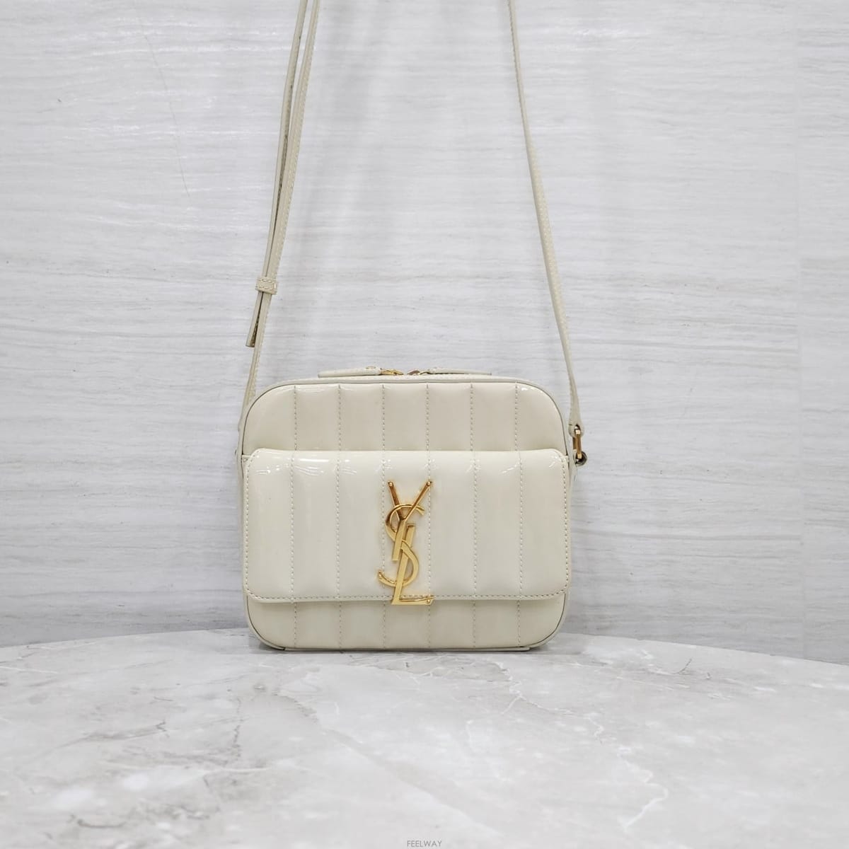 Saint Laurent [������] ���ζ� ��Ű ī�޶� ũ�ν��� 555052[������] ���ζ� ��Ű ī�޶� ũ�ν��� 555052