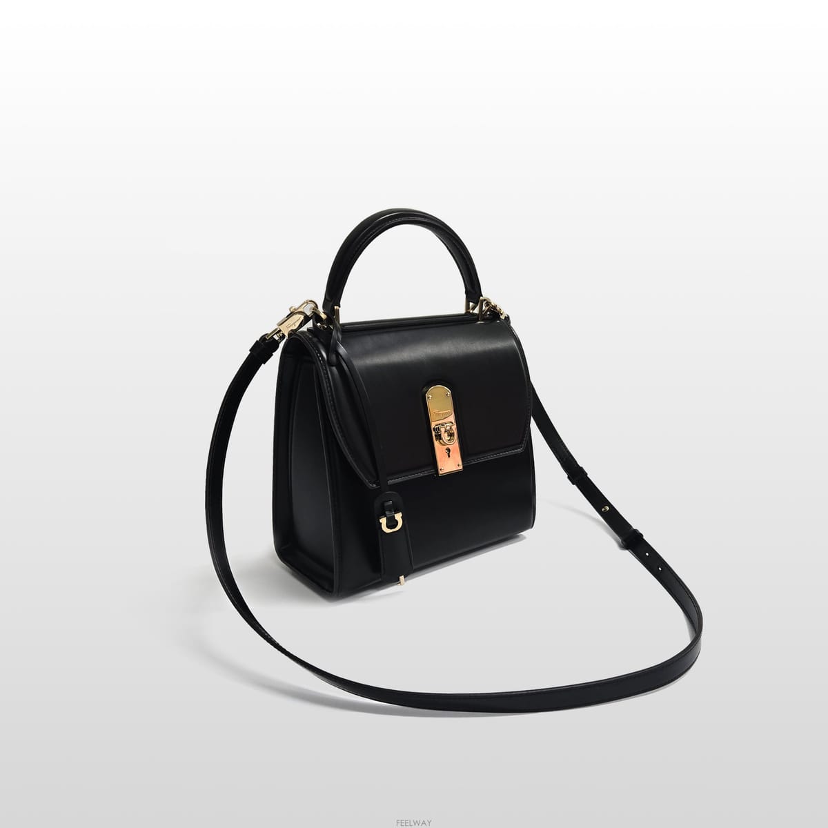 Ferragamo ��󰡸� 21 H647��ġ�� �ڽ��� ���� ž�ڵ� ũ�ν�����󰡸� 21 H647��ġ�� �ڽ��� ���� ž�ڵ� ũ�ν���