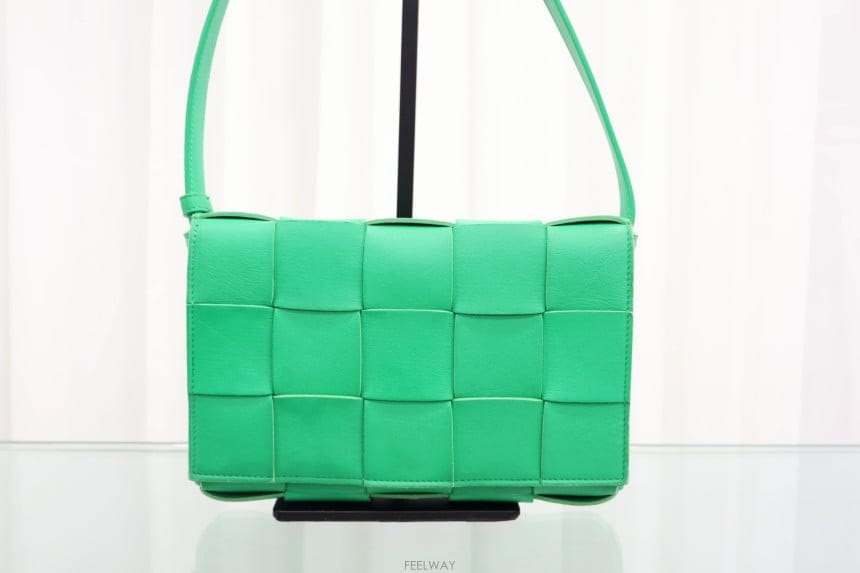 Bottega Veneta ���װ�����Ÿ ī��Ʈ ũ�ν��� 578004 ��ȭ�����ź��װ�����Ÿ ī��Ʈ ũ�ν��� 578004 ��ȭ������