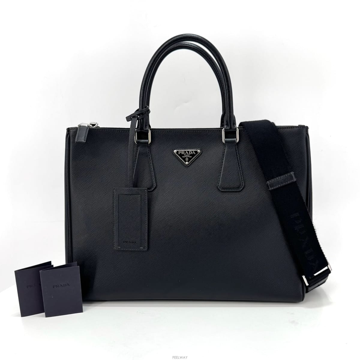 PRADA ����� �ﰢ�ΰ� ���ǾƳ� �긮�����̽� ��Ʈ�� ��������� �ﰢ�ΰ� ���ǾƳ� �긮�����̽� ��Ʈ�� ����
