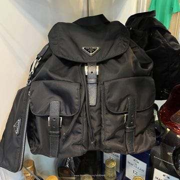 프라다 리나일론 백팩 미듐 급매