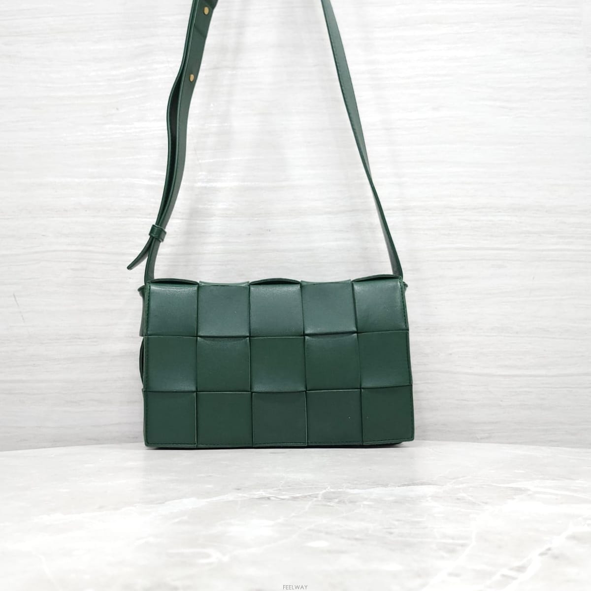 Bottega Veneta 인트레치아토 카세트 크로스바디백 핑크