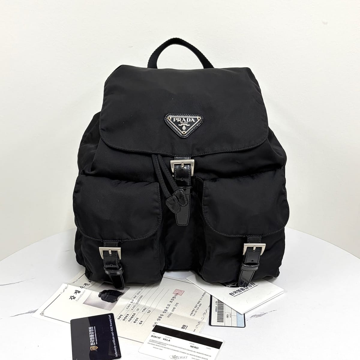 PRADA ����� �ﰢ�ΰ� ���Ϸ� ���� ���� (B2811F)����� �ﰢ�ΰ� ���Ϸ� ���� ���� (B2811F)