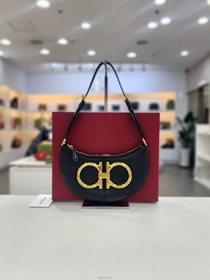 Ferragamo �䷹���� �ƽ� ��ġ�� ���� ȣ�� ����� 212936�䷹���� �ƽ� ��ġ�� ���� ȣ�� ����� 212936
