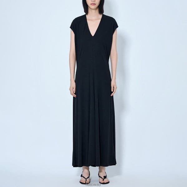 26 FW 토템 딥 브이넥 슬리브리스 맥시 드레스 블랙 263 WRD0390 FB0162 001
