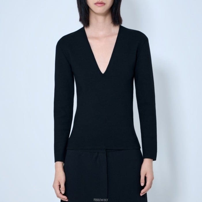 26 FW 토템 딥 브이넥 컴팩트 니트 스웨터 블랙 262 WRT0685 YA0243 001
