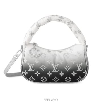 26 FW 루이비통 Mini Moon 미니 문 LV 서클 참 지퍼 클로저드 숄더백