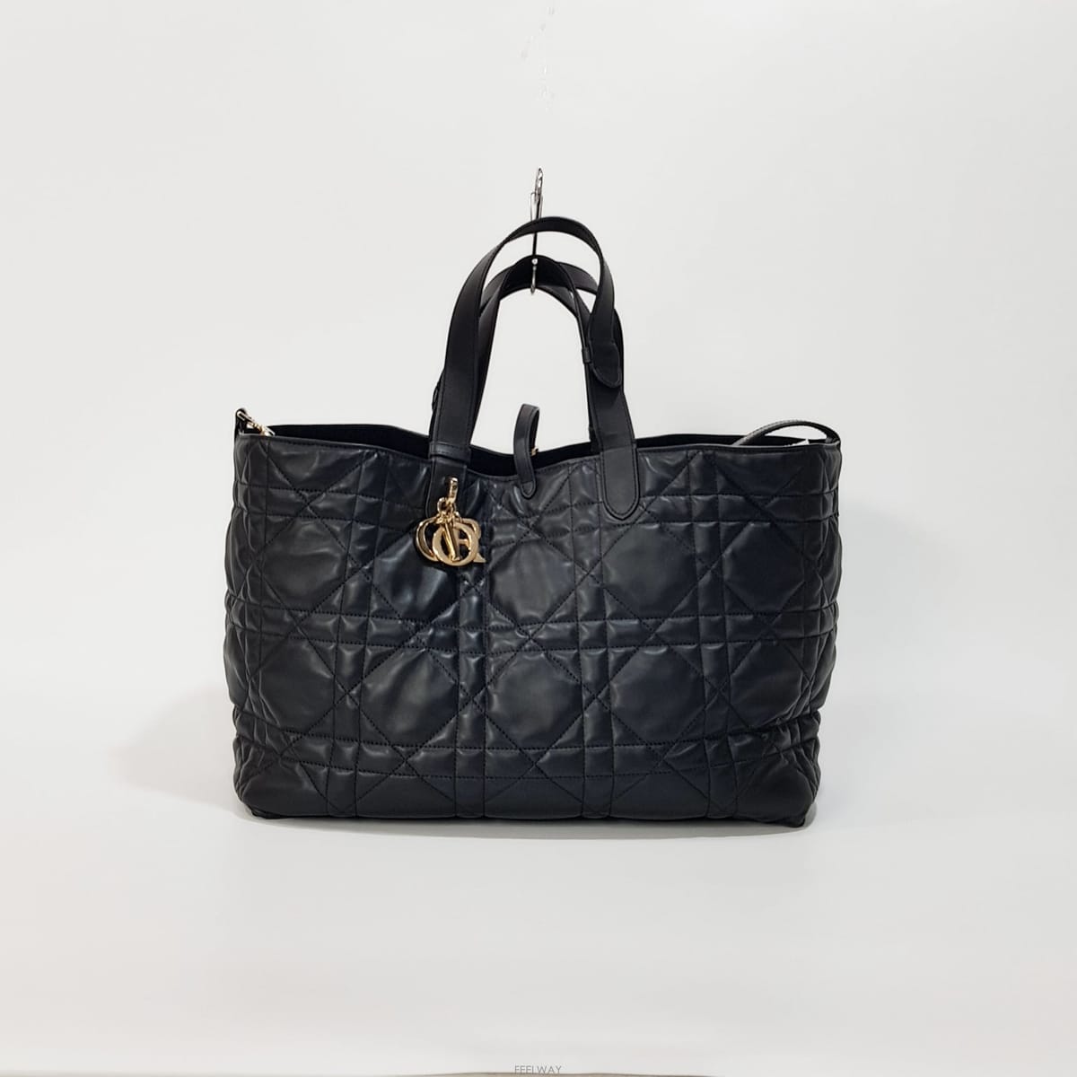 DIOR ��� ������ ���� ��Ʈ���� ������ ���� ��Ʈ��