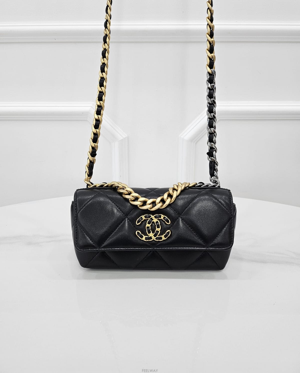 CHANEL [�̴ٽ�] ���� 19 ���۶� ü�� ũ�ν��� AP2060[�̴ٽ�] ���� 19 ���۶� ü�� ũ�ν��� AP2060