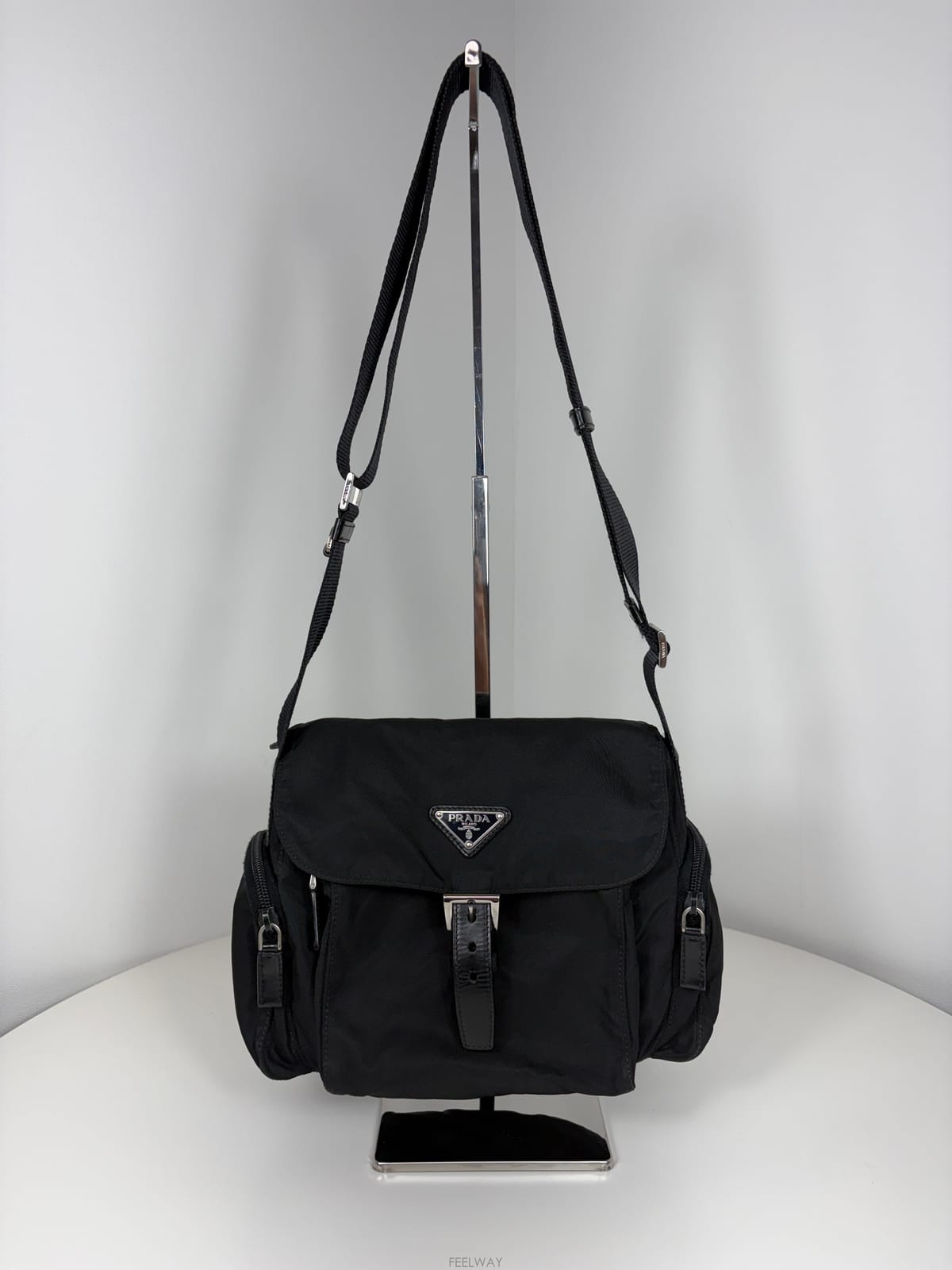 PRADA ����� ���Ϸ� ���̵����� ũ�ν��� �޽���������� ���Ϸ� ���̵����� ũ�ν��� �޽�����